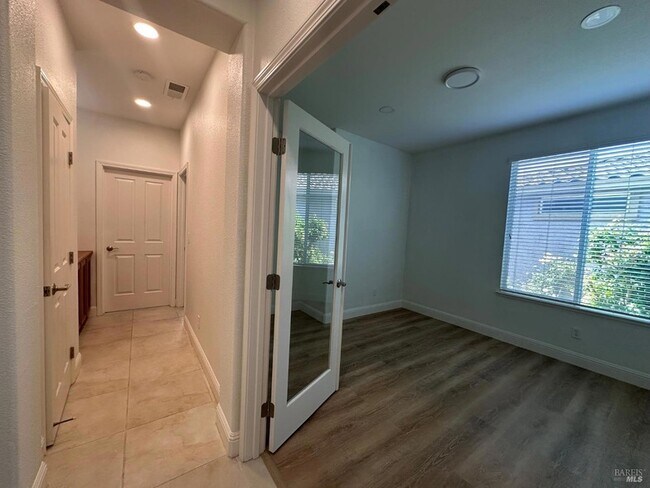 Foto del edificio - 1016 Michelbook Ln