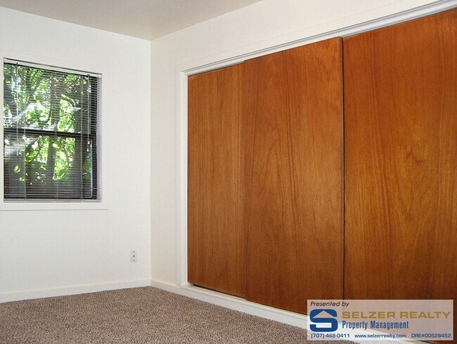 Building Photo - Surprisingly roomy 3 bd. bungalow in a con...