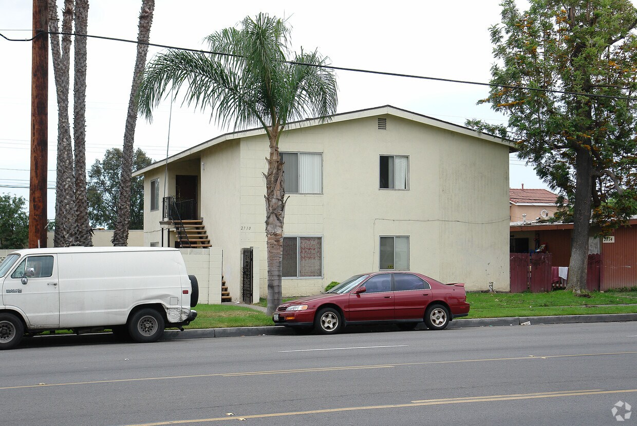 Primary Photo - 2710 Mcfadden Ave