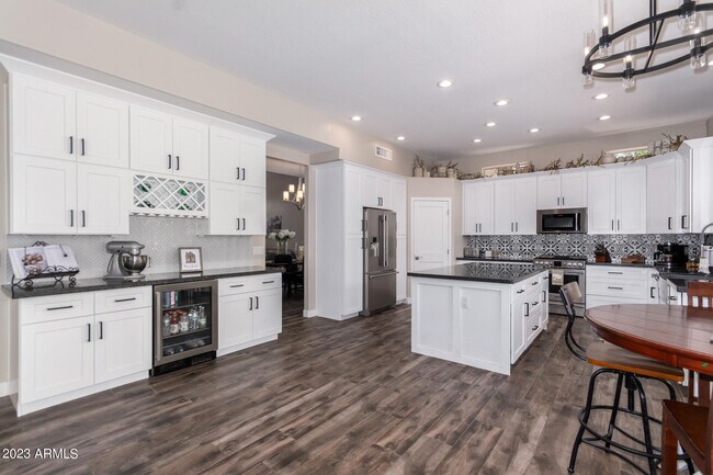 Building Photo - 7635 E Sandia Cir