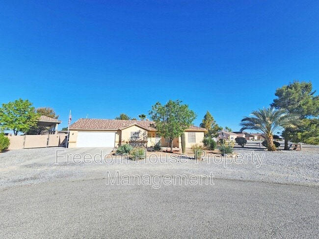 Building Photo - Round Up Ct 380 S