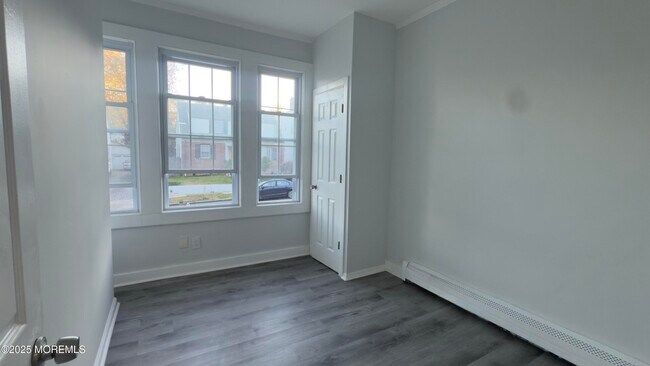 Foto del edificio - 56 Lindsley Pl