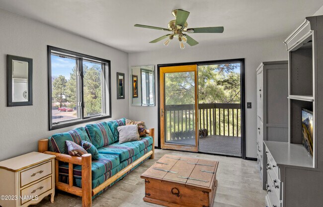 Building Photo - 5701 N Villa Cir