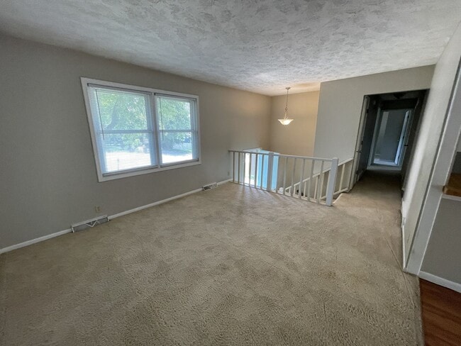 Building Photo - 15112 Lincoln Cir