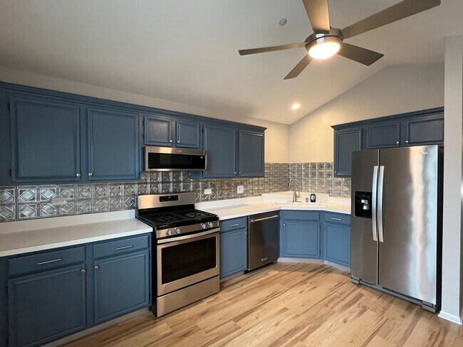 Foto del edificio - 401 Cromwell Cir