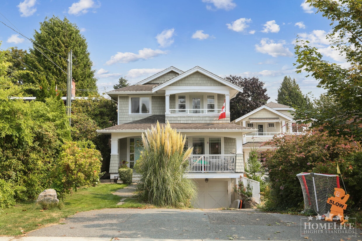 Primary Photo - East Beach House, Located a Short Walk to ...