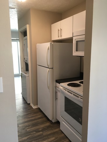 Kitchen - Lakeway Woods Apartments