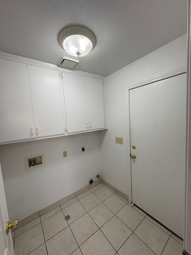 Foto del edificio - *Private Showing ONLY* Visalia home for re...
