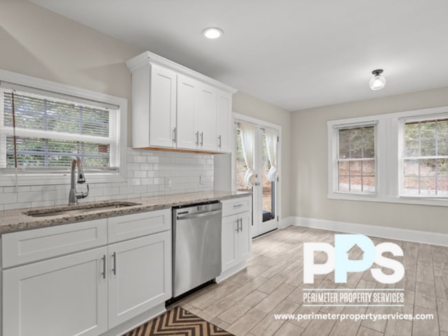 Building Photo - 1527 Mayflower Ave SW
