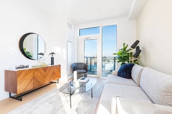 Foto principal - 123 Linden Blvd