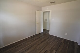 Building Photo - 5422 Farley Dr