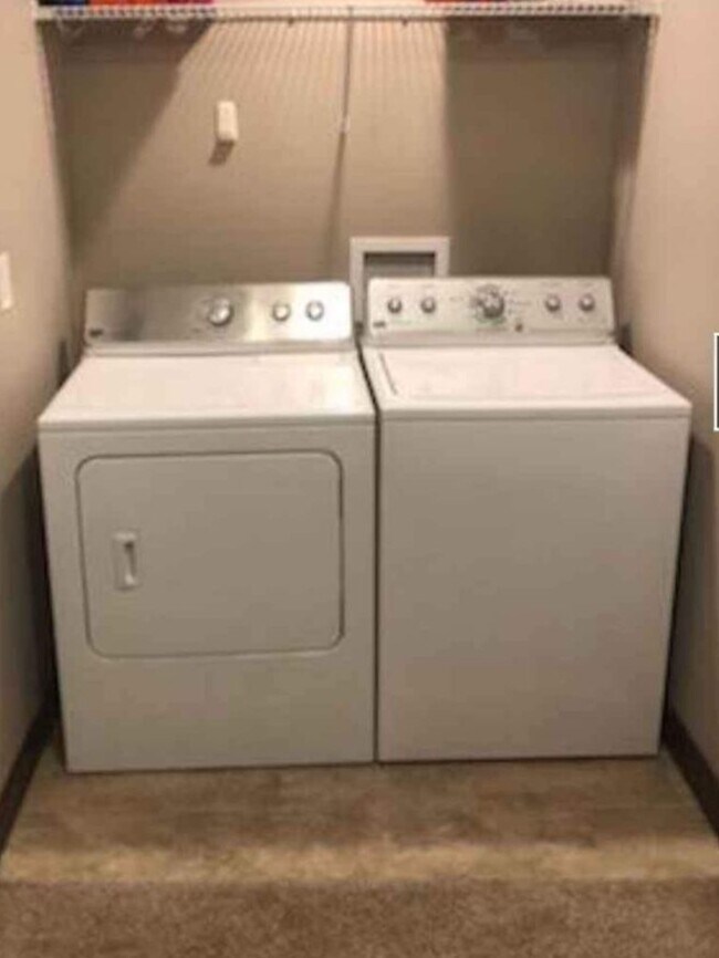 Lavandería en la unidad - 315 Sunflower Dr