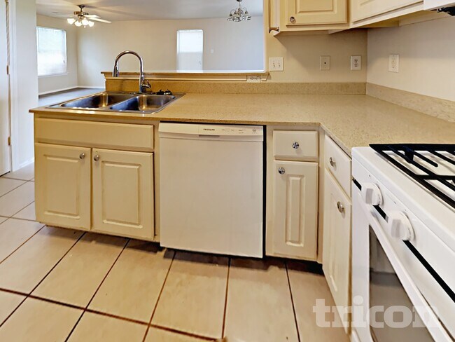 Building Photo - 5614 Red Canyon