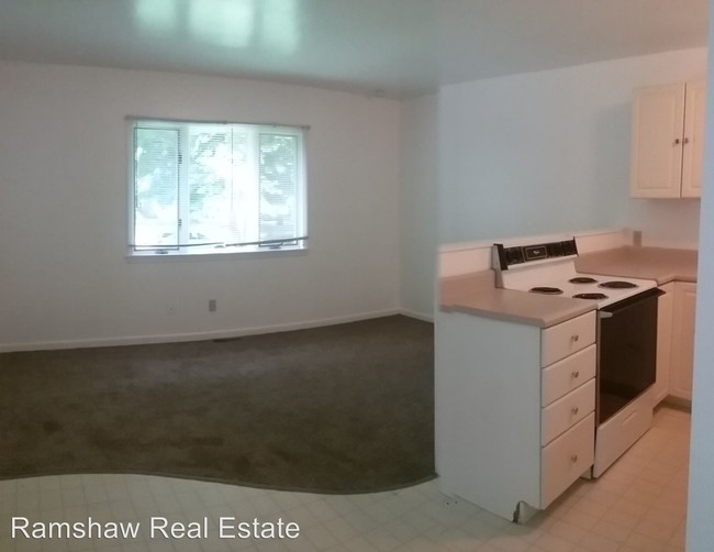 Building Photo - 1 br, 1 bath Room For Rent - 705 W. Main