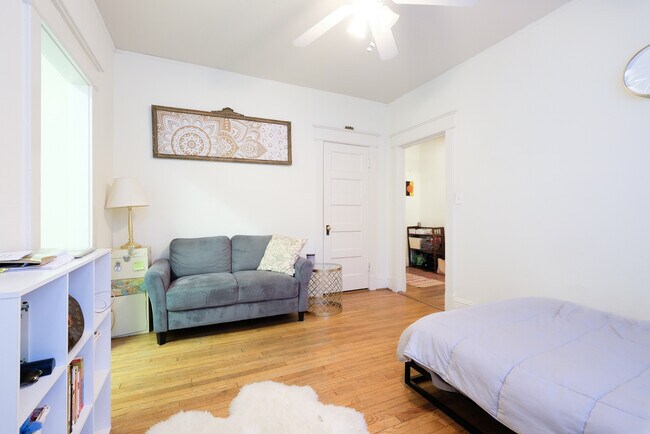 Foto del edificio - 221 Constitution Ave. NW