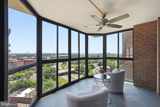Foto del edificio - 1600 N Oak St
