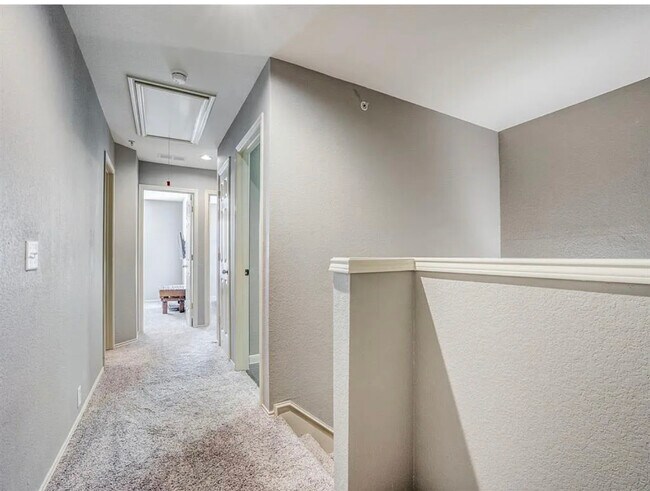 Building Photo - 2248 Stoneleigh Pl