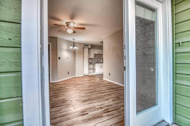 Foto del edificio - 9831 Walnut St