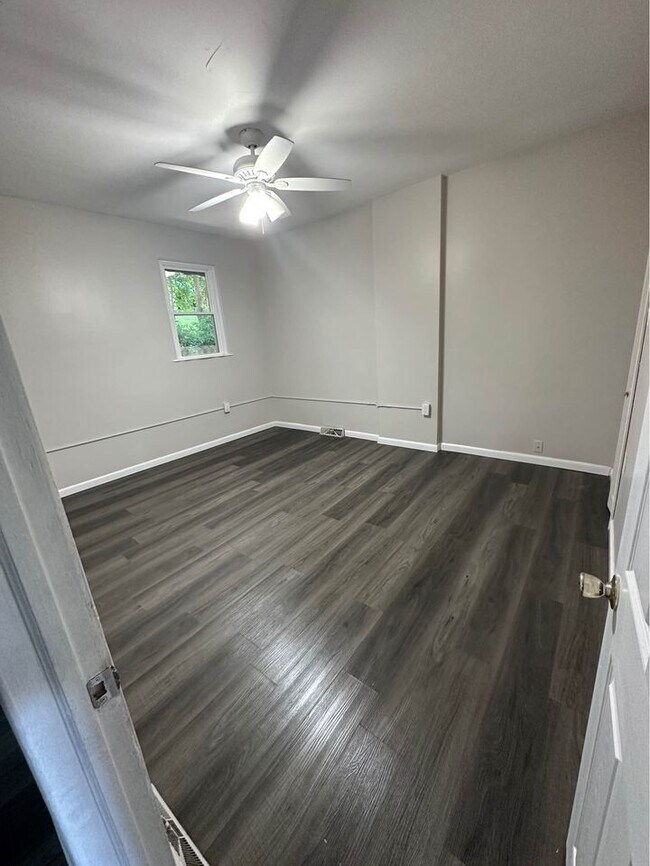 Foto del edificio - 1811 Cedar Ave