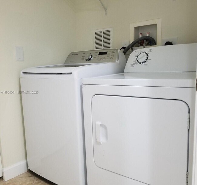 Foto del edificio - 8255 NW 128th Ln