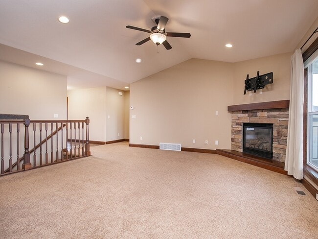 Building Photo - 1741 Golf Dr