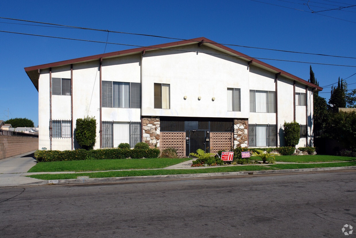 Primary Photo - 219 W Spruce Ave