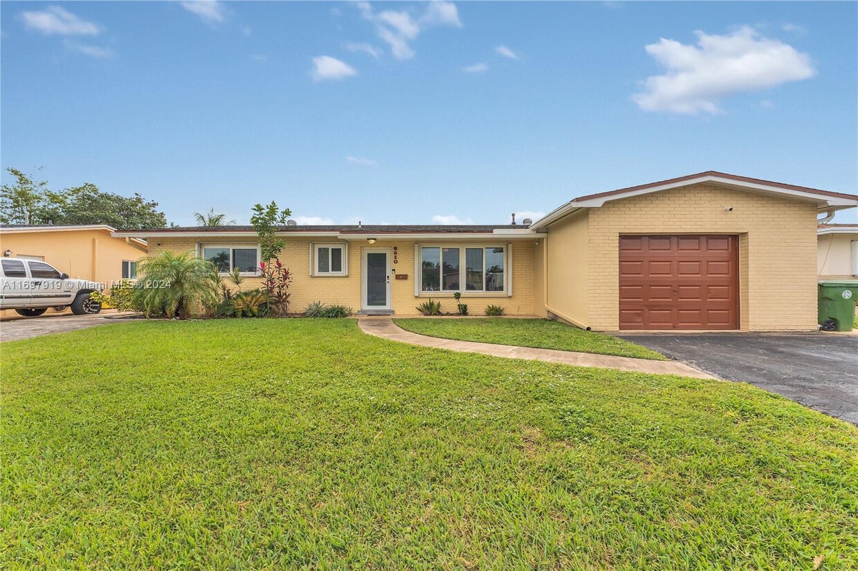 Foto principal - 8610 NW 17th Ct