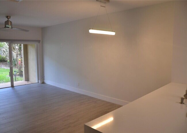 Foto del edificio - 330 S W 122nd Terrace