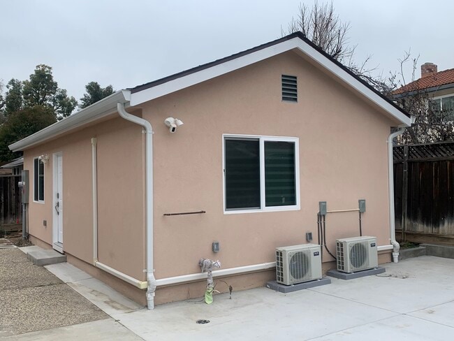 Foto del edificio - 4994 Berkeland Ct