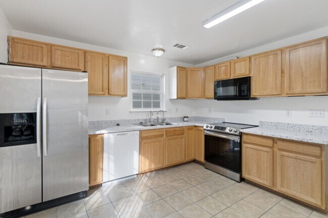 Foto del edificio - 4 Bed 2.5 Bath Home In Portsmouth