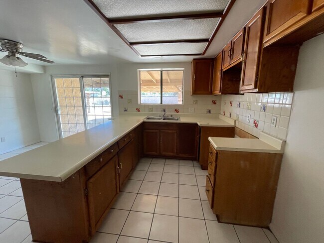 Foto del edificio - Four Bedroom Two Bathroom Home in Hemet!