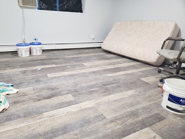 bedroom/living space - 1425 Saint George Ave