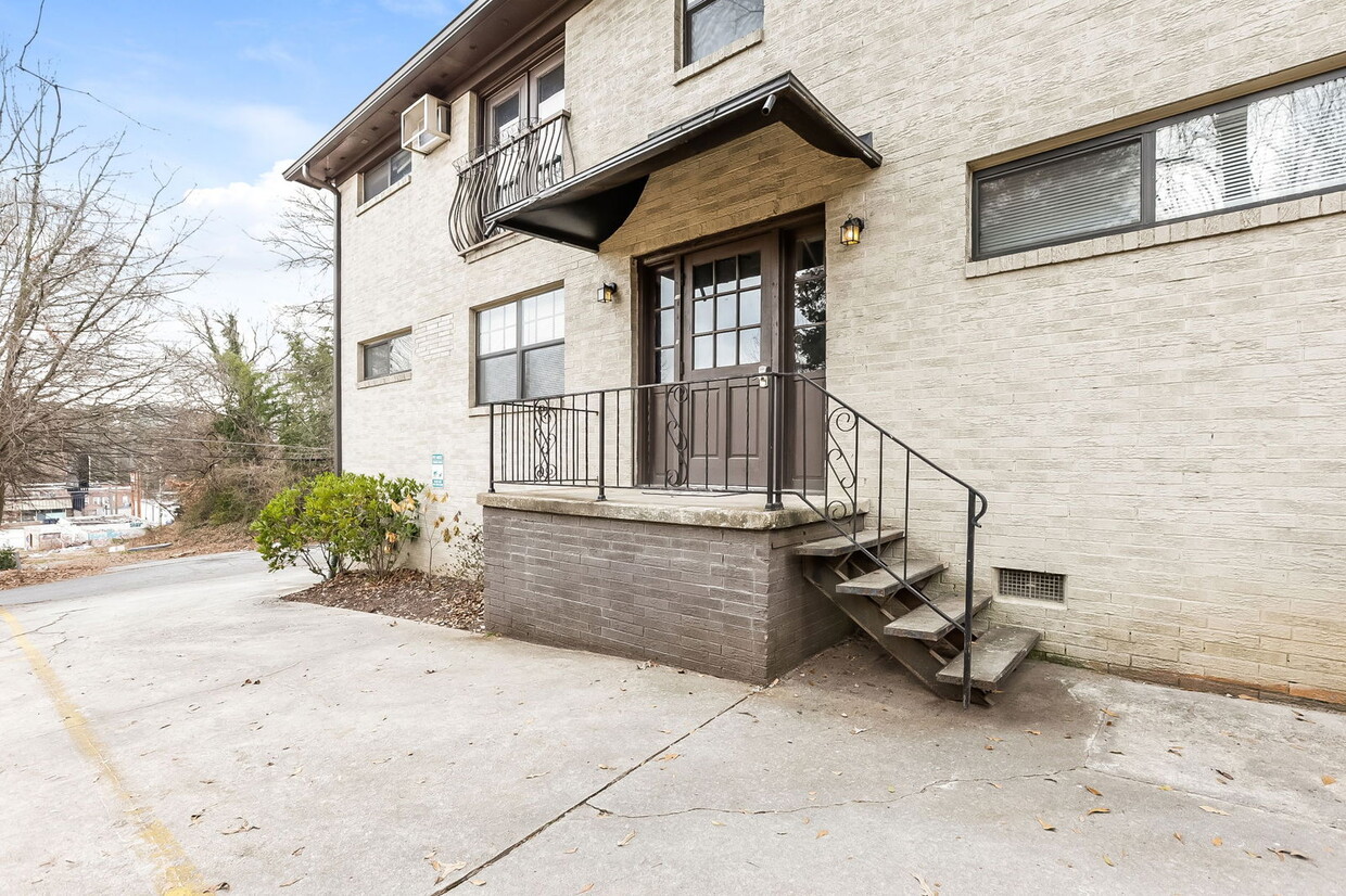 Building Photo - 755 St Charles Ave NE