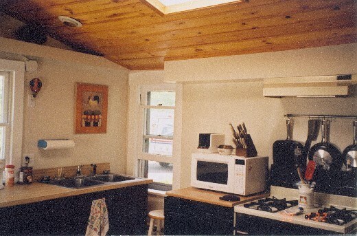Building Photo - Quaint Historic Colonial Village Home
