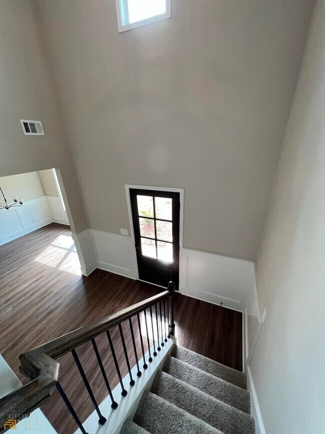 Building Photo - 115 Hawthorn Ln