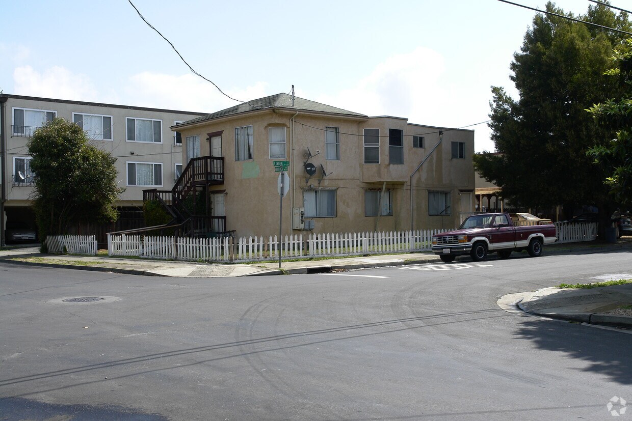 Primary Photo - 47 Hemlock Ave