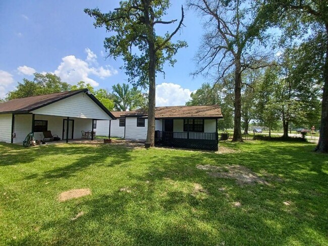 Building Photo - 22855 E Martin Dr