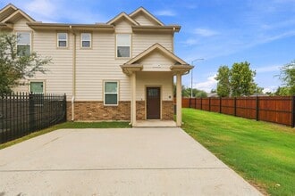 Building Photo - 913 Turner Dr
