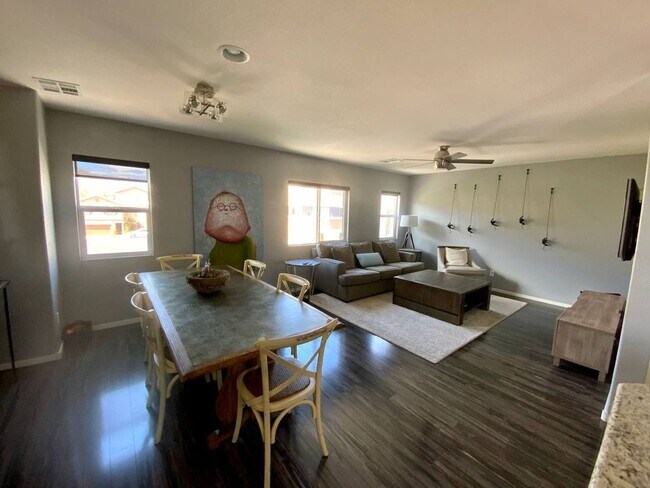 Building Photo - UNIQUE MODERN 3 STORY, 2BED, 3BATH WITH A ROOFTOP DECK!