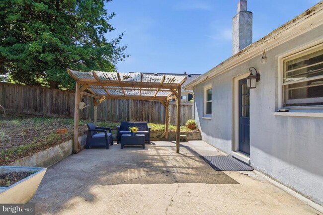 Building Photo - 3141 Clayborne Ave