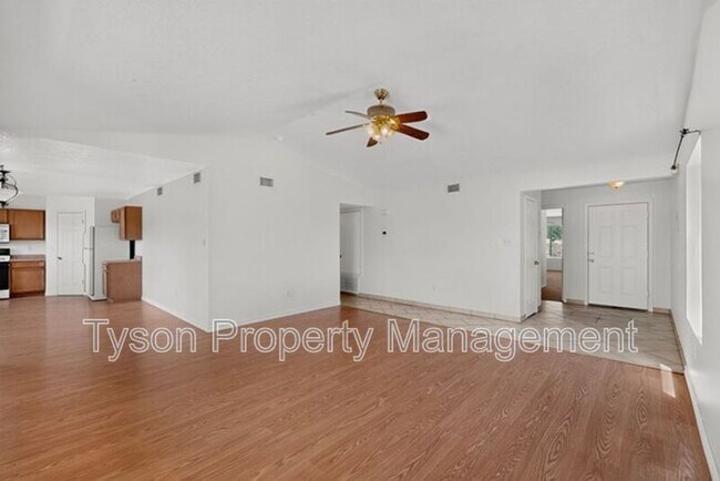 Foto del edificio - 6126 Costa Brava Ave NW