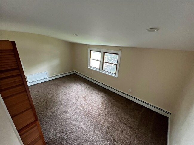 Building Photo - 615 Floral Pl