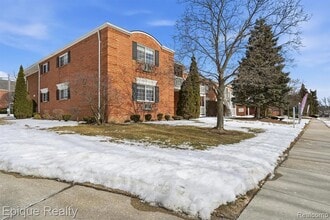 Building Photo - 2400 Parmenter Blvd