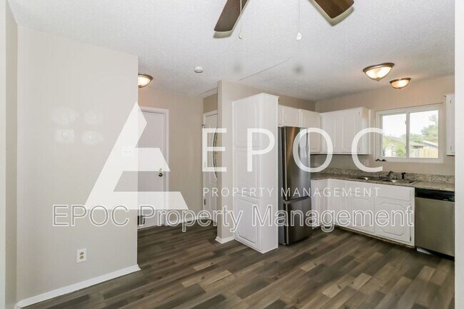 Building Photo - 2208 Creekwood Dr
