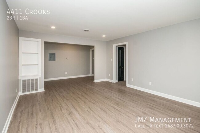 Building Photo - COMPLETELY UPDATED 2 BEDROOM ROYAL OAK UNIT!!