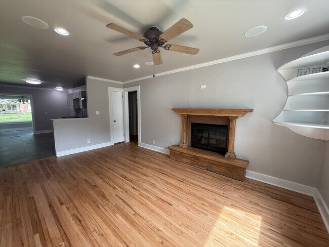 Building Photo - Broken Arrow Fully Remodeled Dream Home 3 Bedroom