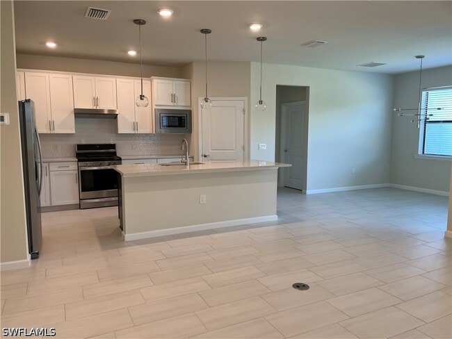Building Photo - 2122 Yellowfin Cir