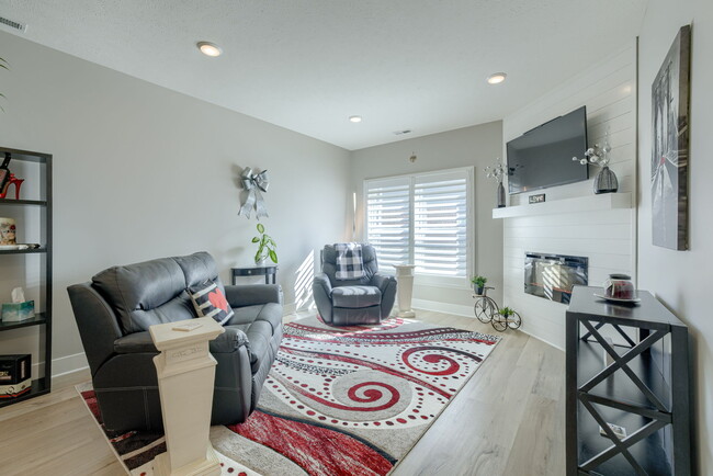 Natural Light/Shutter blinds - 1903 S 7th St