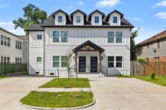 Building Photo - 2406 Truxillo St
