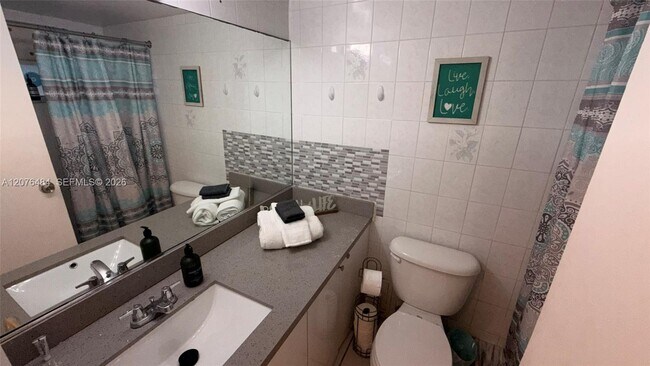 Foto del edificio - 7904 West Dr